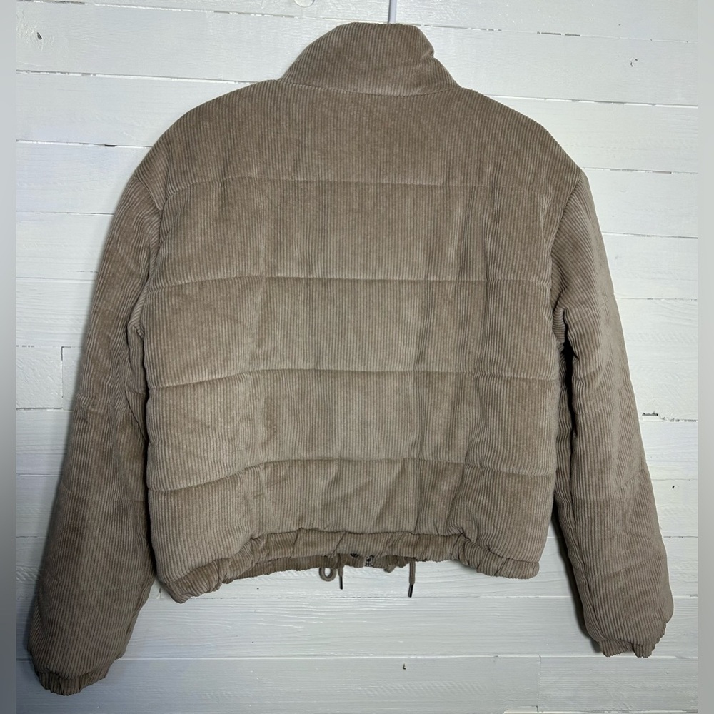 NWT Ashley by 26 International puffy cropped jacket, tan, women’s size Large. - Picture 3 of 6